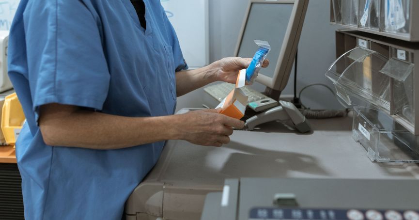 Farmácia integrada no Hospital de Transição: por que a gestão de medicamentos não pode ficar de fora do seu sistema